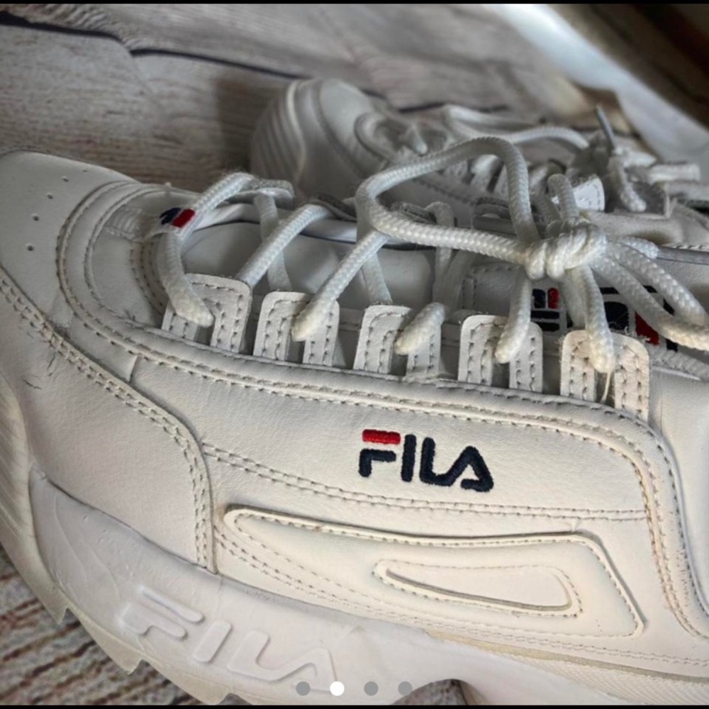 Chunky white women’s Fila’s Size: 6 1/2 US, 4 UK year-2000s
